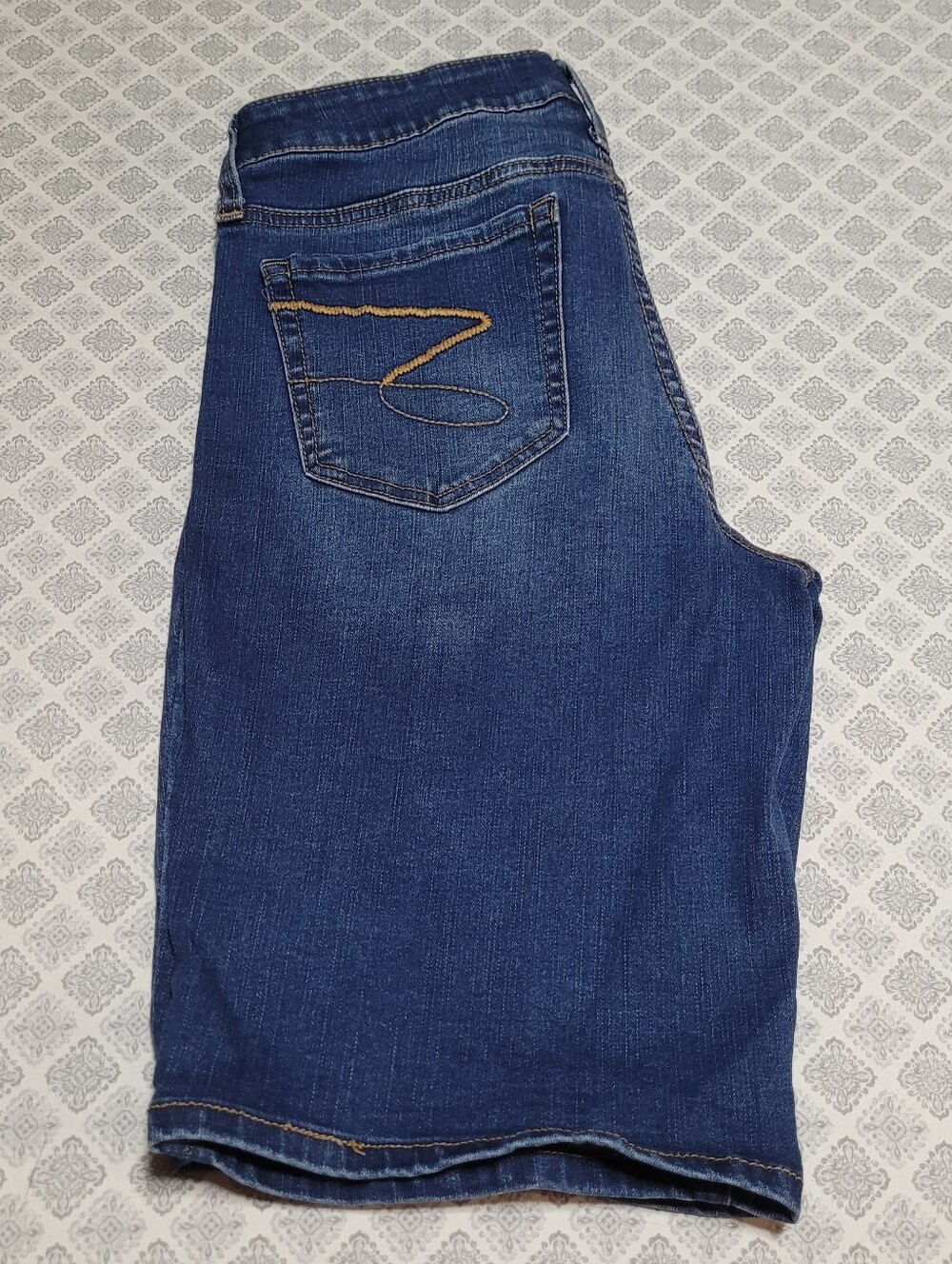 Seven7 Women's Size 8- Blue Boyfriend Denim Short. - Picture 10 of 13